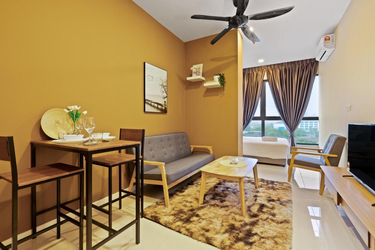 Highpark Suites In Petaling Jaya, Kelana Jaya By Plush Kampong Baharu Sungai Way Exterior foto